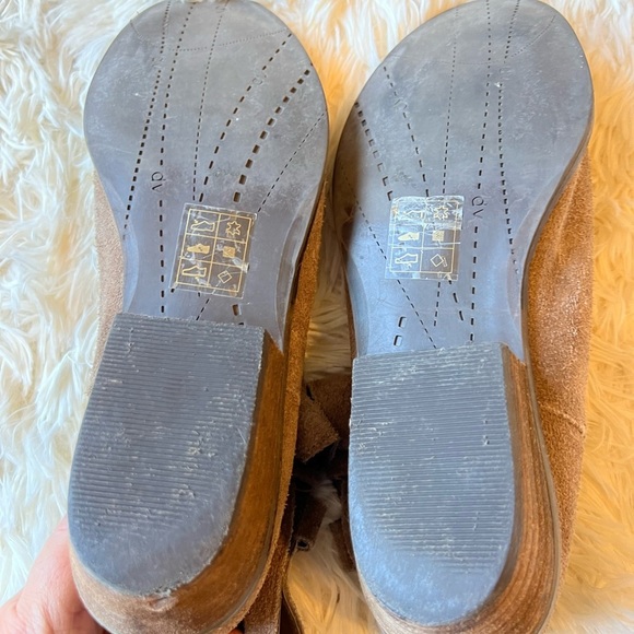 DV by Dolce Vita suede pull on stacked wood heel ankle booties size 8 1/2 - Picture 9 of 10